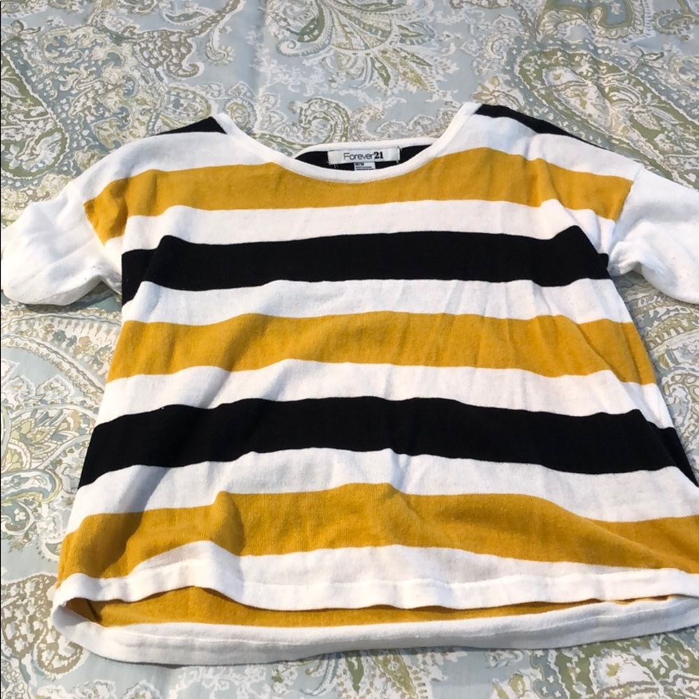 Short sleeve sweater